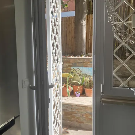 Loft With Little Backyard And Patio